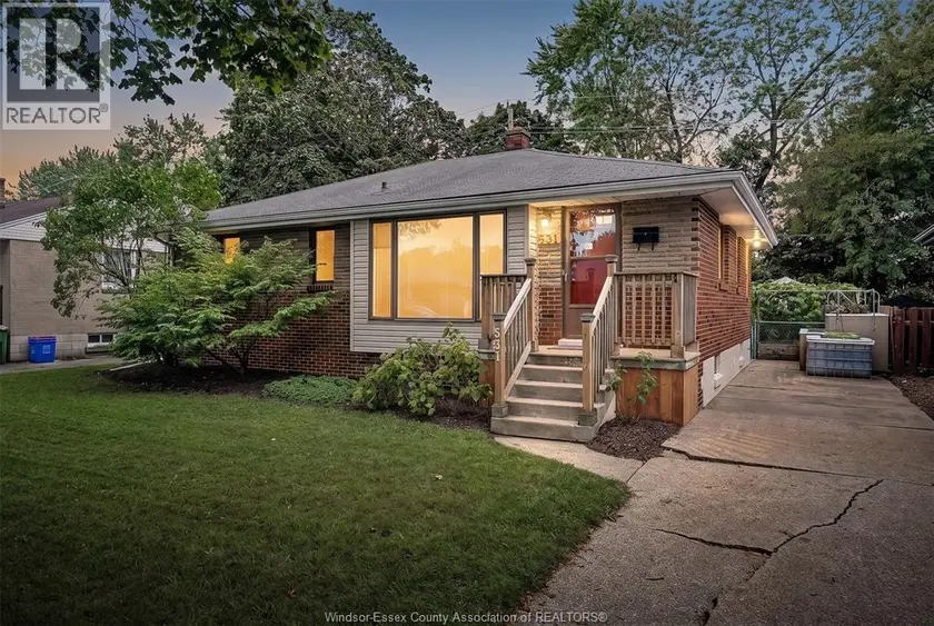 Detached at 531 ISACK DRIVE, Windsor