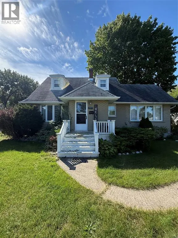 Detached at 881 MICHIGAN AVENUE, Sarnia