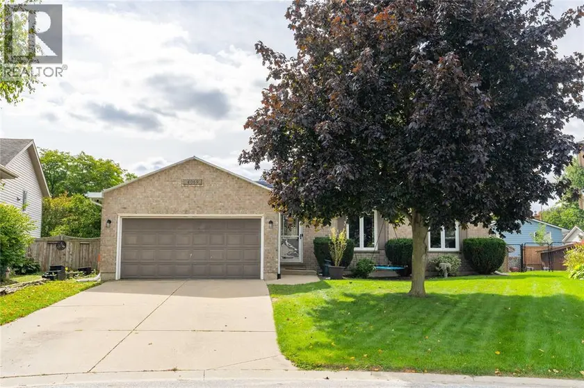 Detached at 4069 Pine CRESCENT, Petrolia