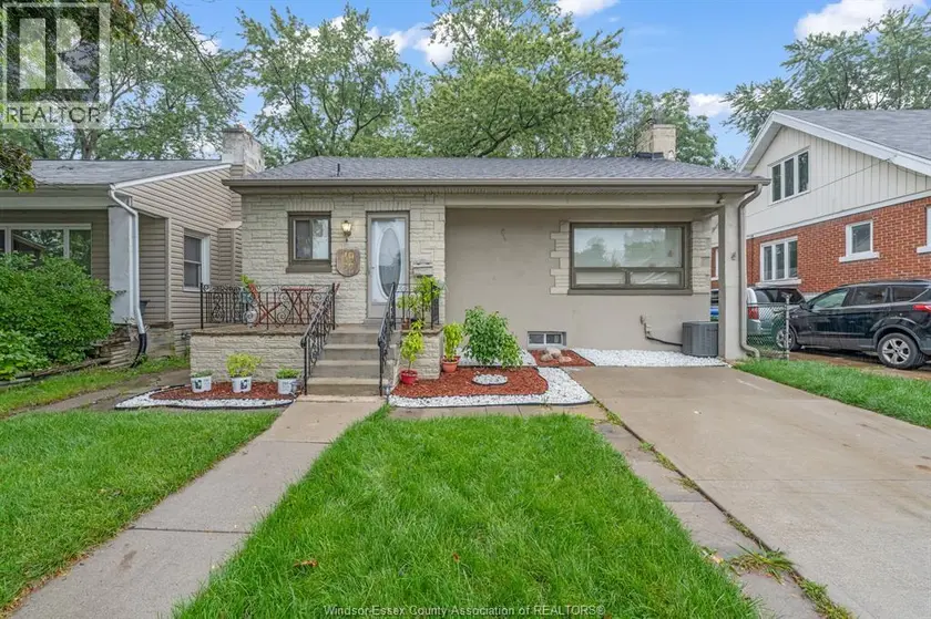 Detached at 1952 PILLETTE, Windsor