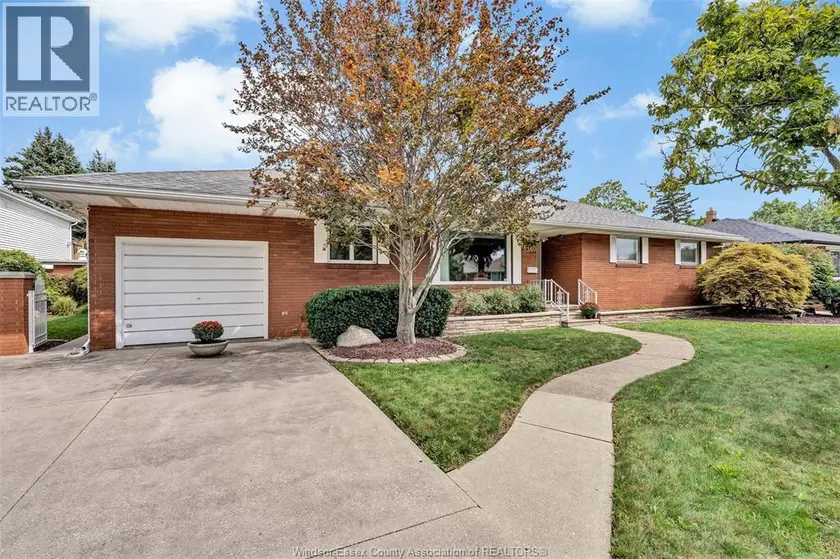 Detached at 2360 LEONARD ROAD, Windsor