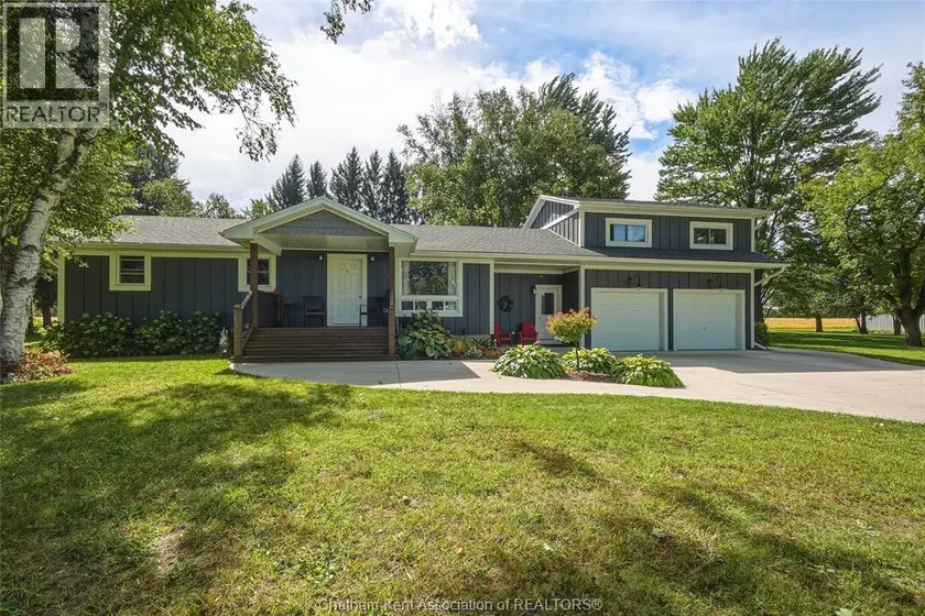 Detached at 15198 St. Ignatius LINE, Bothwell