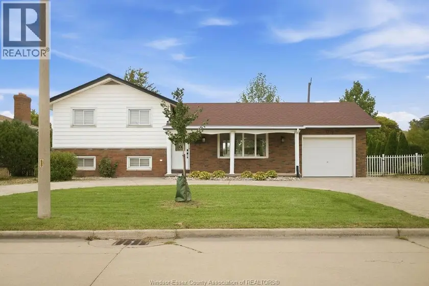 Detached at 1720 PARTINGTON, Windsor