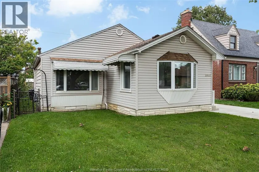 Detached at 2032 VERDUN, Windsor
