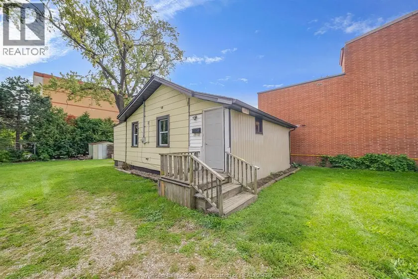 Detached at 5837 TECUMSEH ROAD East, Windsor