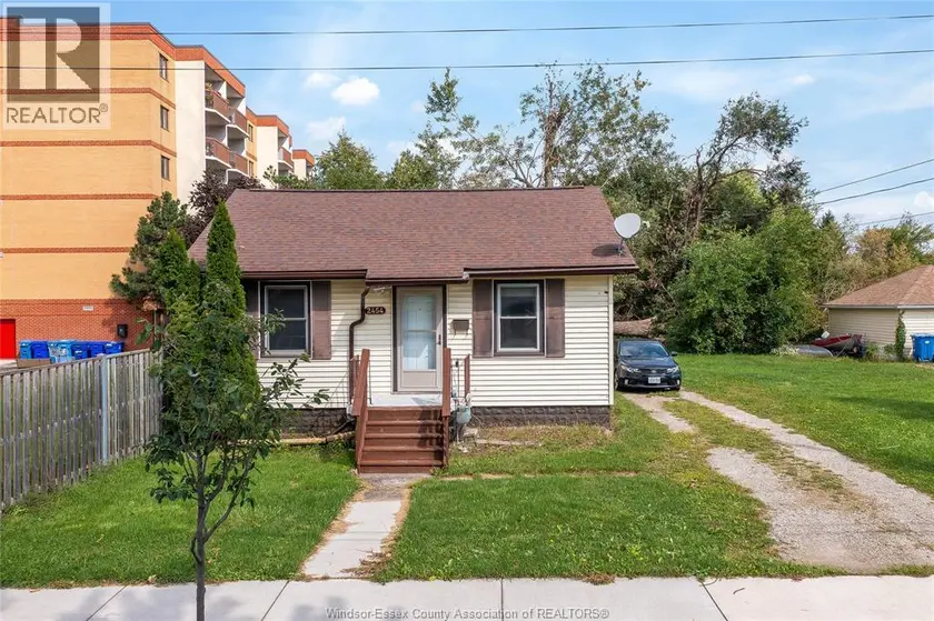 Detached at 2454 JOS ST. LOUIS AVENUE, Windsor
