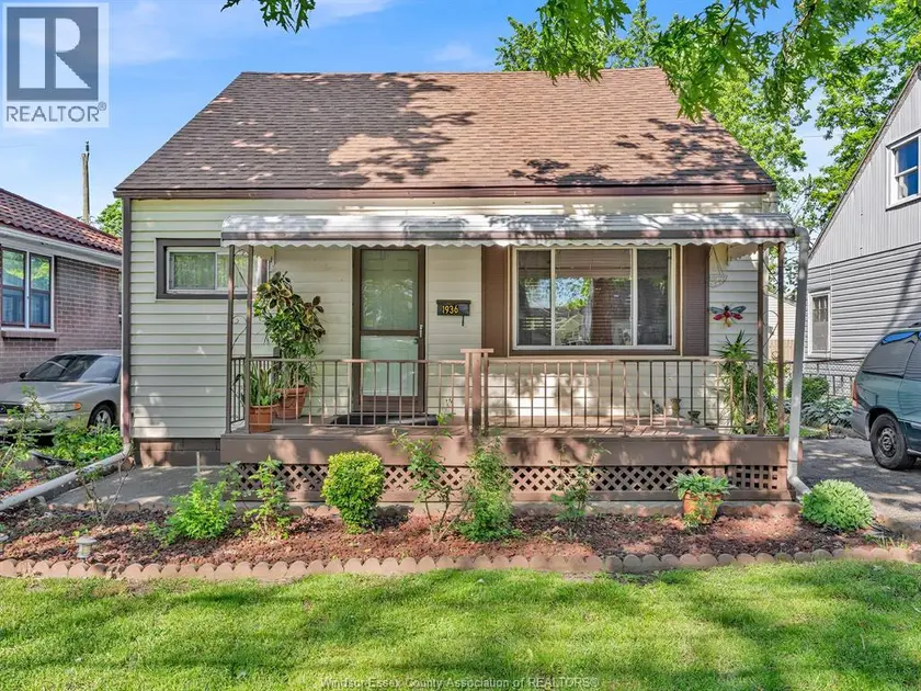 Detached at 1936 CENTRAL, Windsor