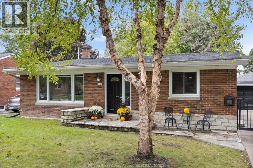 Detached at 1109 Parkview AVENUE, Windsor