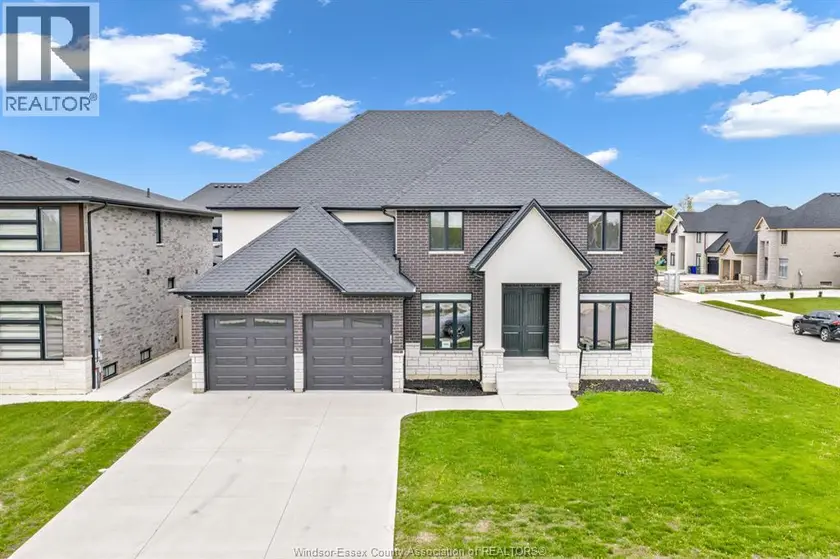 Detached at 569 HOLBURN, Windsor