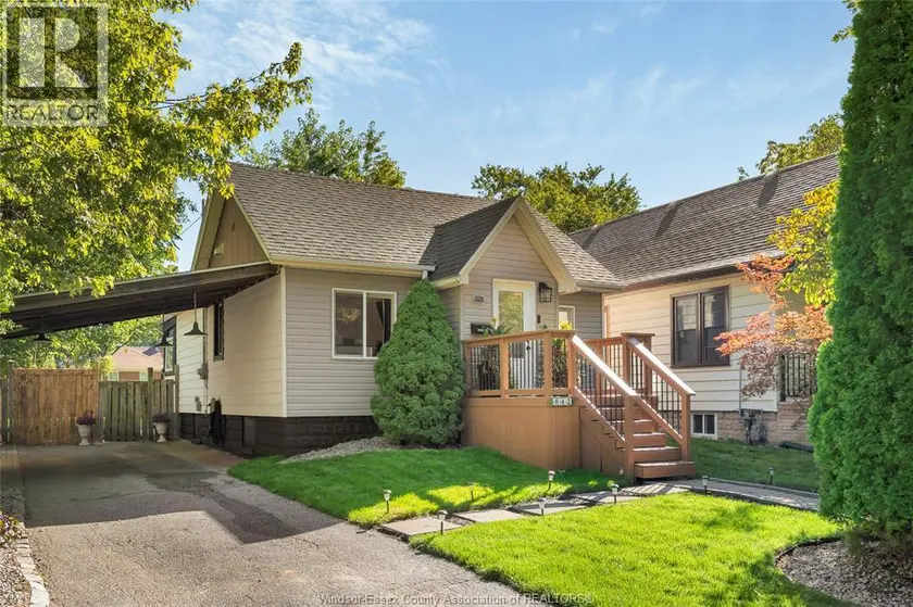 Detached at 842 Ford BOULEVARD, Windsor
