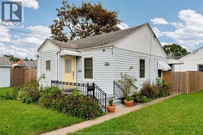 Detached at 721 LENS AVENUE, Windsor