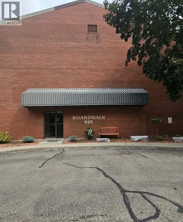 Apartment at 925 Grand AVENUE West Unit# 108, Chatham