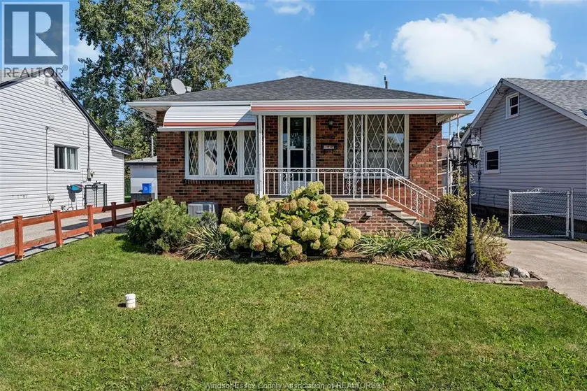 Detached at 1720 Central AVENUE, Windsor