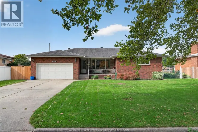 Detached at 1565 Roxborough, Windsor