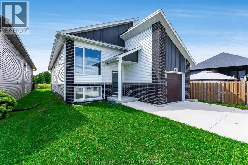 Detached at 215 Manning DRIVE, Chatham