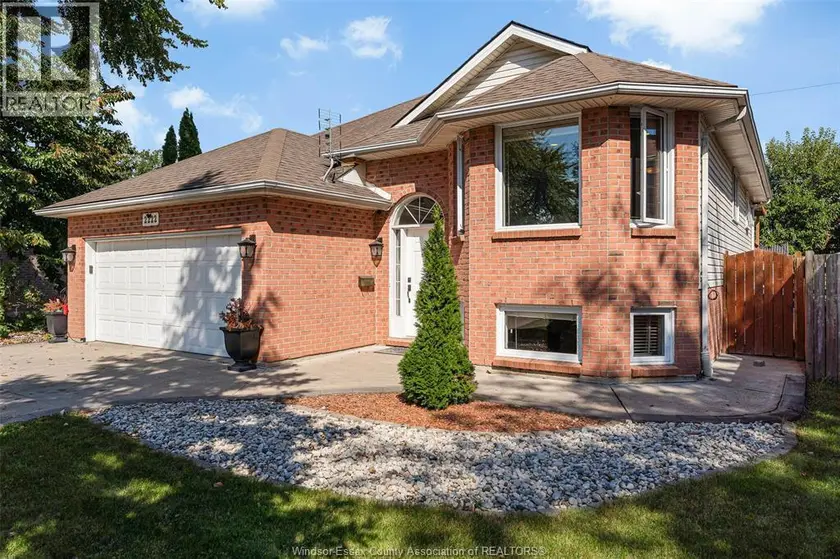 Detached at 2222 LONGFELLOW AVENUE, Windsor