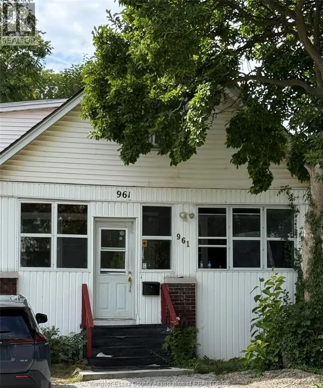 Detached at 961 CAMPBELL, Windsor