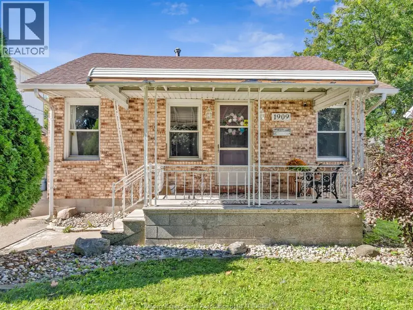Detached at 1909 Westcott ROAD, Windsor