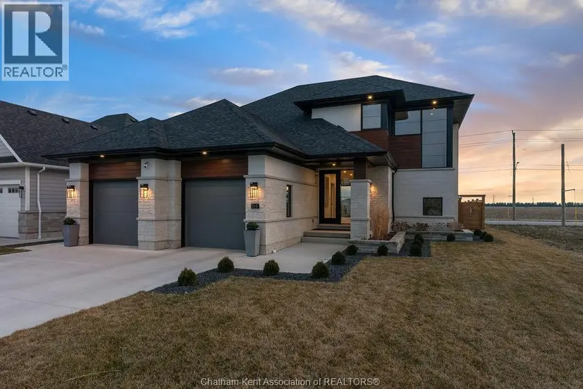 Detached at 54 Dundee DRIVE West, Chatham