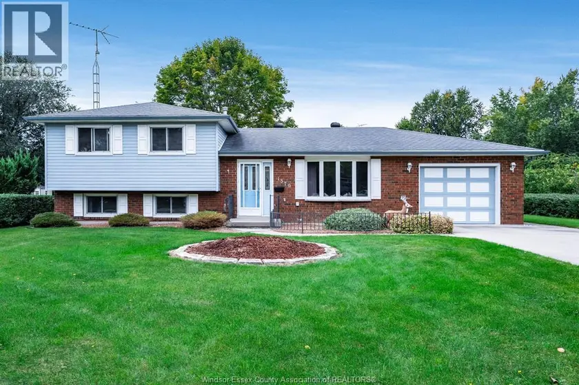 Detached at 1379 Oxford Ave, Kingsville