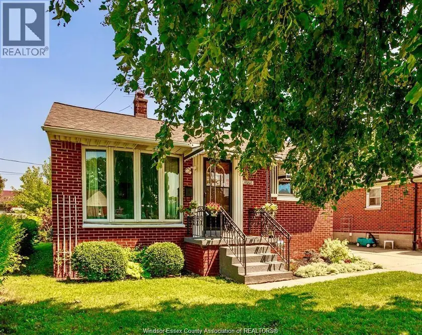 Detached at 3775 MYRTLE, Windsor
