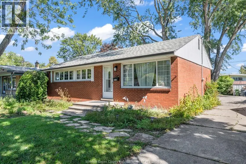 Detached at 3660 ROXBOROUGH, Windsor