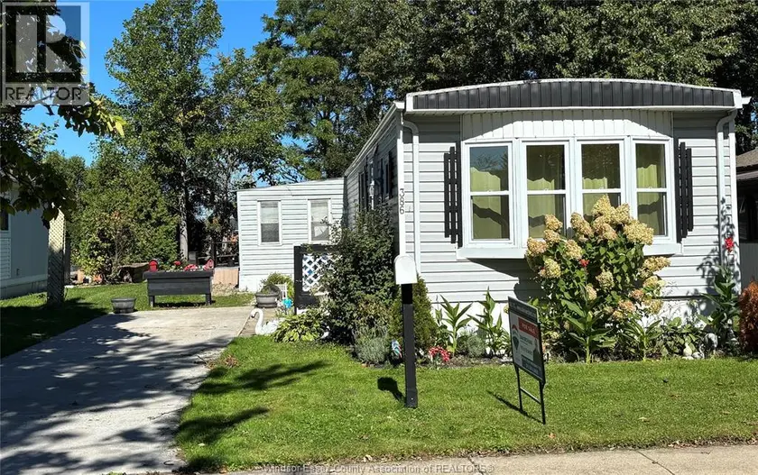 Detached at 386 NORTH MALDEN, Essex