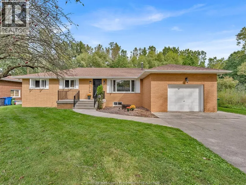 Detached at 1940 KENT, Windsor