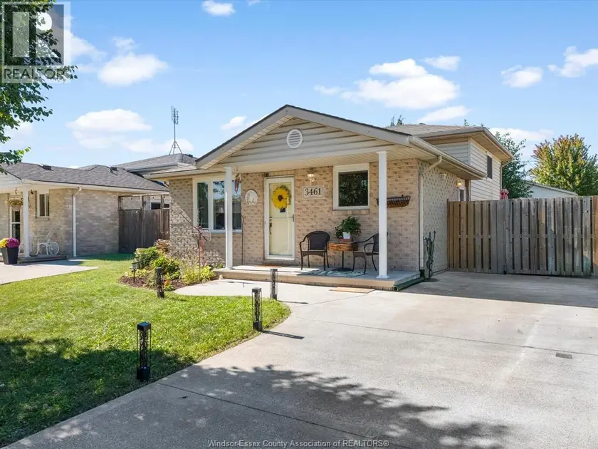 Detached at 3461 CARIBOU, Windsor
