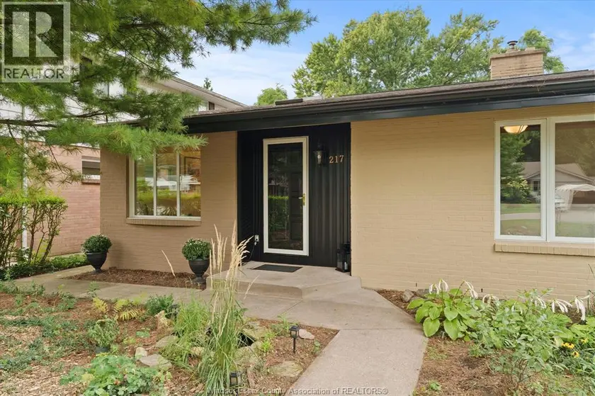 Detached at 217 ARLINGTON BOULEVARD, Tecumseh