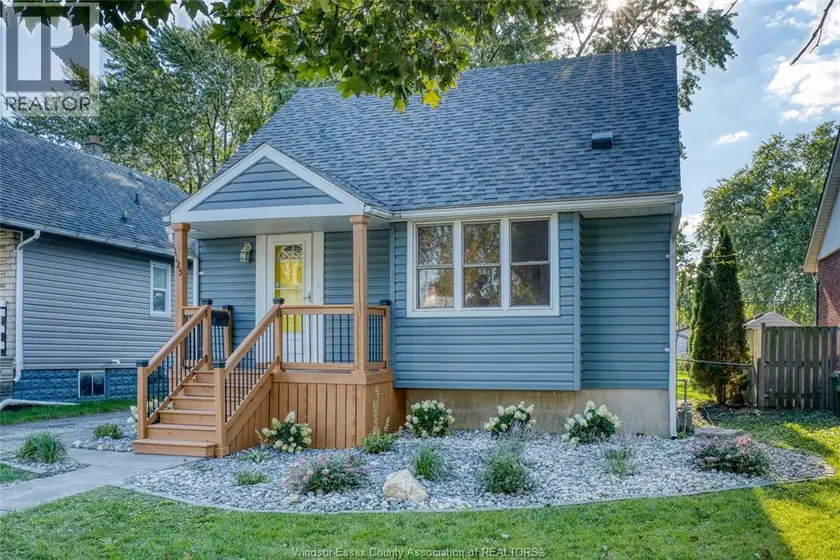 Detached at 1325 Bernard, Windsor