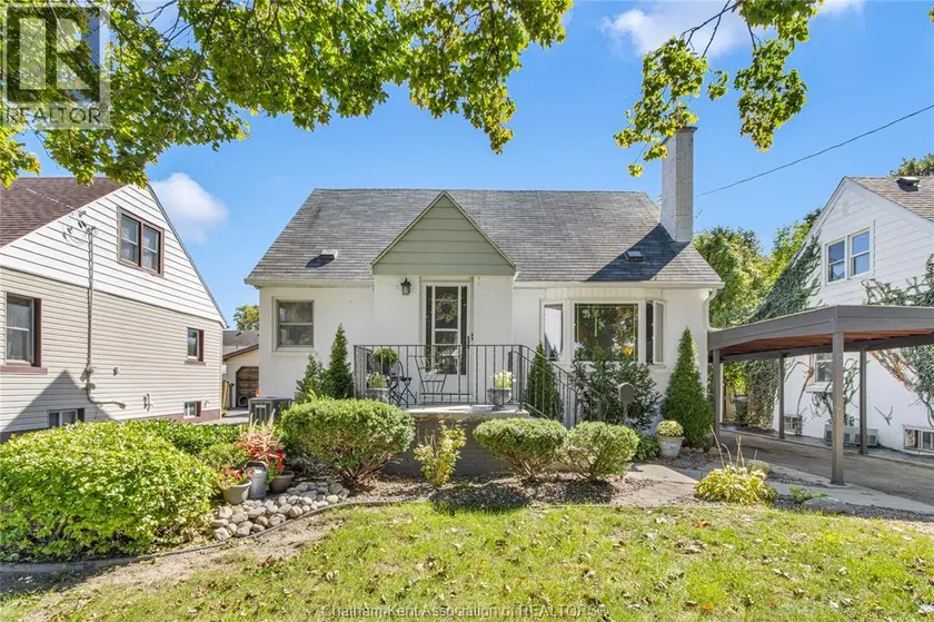 Detached at 32 KERR AVENUE, Chatham