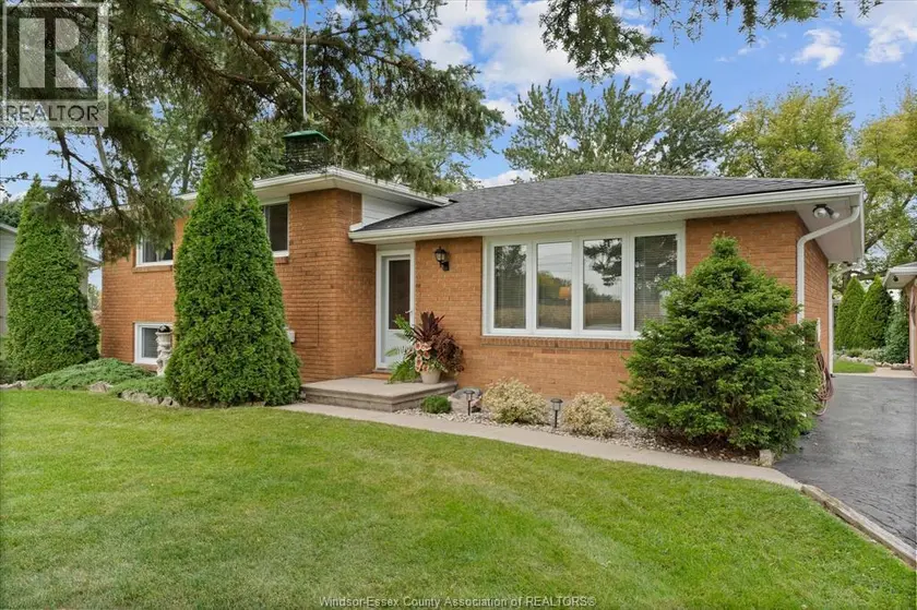Detached at 3724 Concession 3 ROAD North, Amherstburg