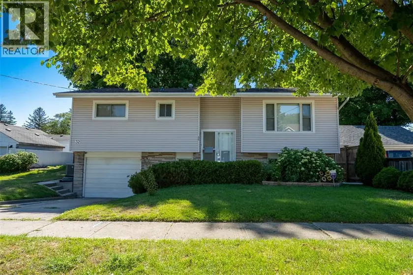 Detached at 32 LOUISA STREET, Point Edward