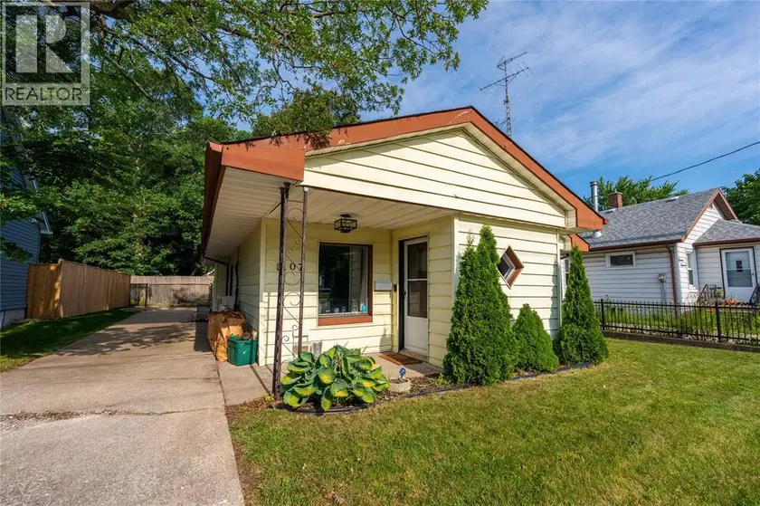 Detached at 1107 Colborne ROAD, Sarnia