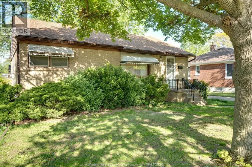 Detached at 3256 DOMINION BOULEVARD, Windsor