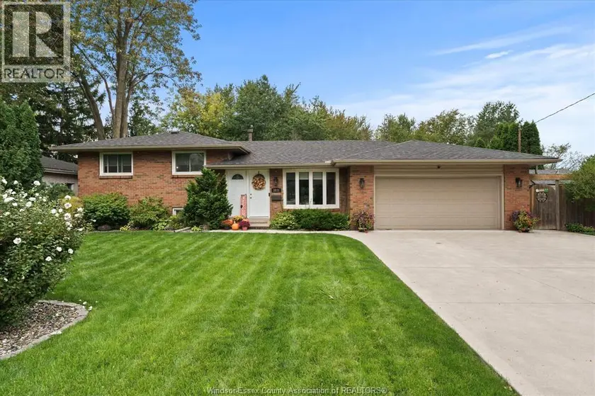 Detached at 3831 KATHLEEN, Windsor
