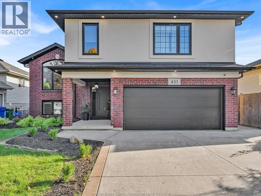 Detached at 433 MCLELLAN, Amherstburg