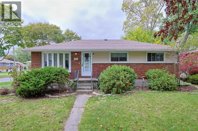 Detached at 880 CHAMPLAIN ROAD, Sarnia