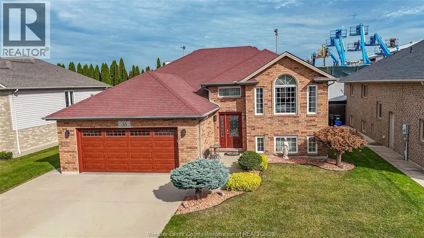 Detached at 35 SANDY LAKE, Leamington