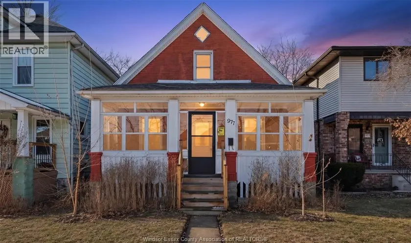 Detached at 977 GLADSTONE, Windsor