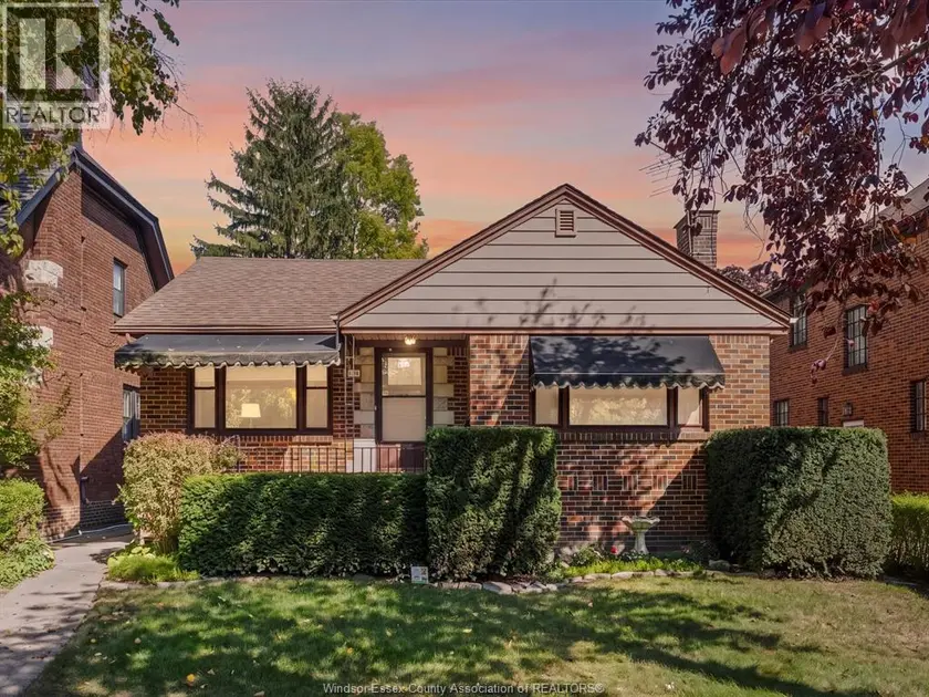 Detached at 2214 VICTORIA AVENUE, Windsor