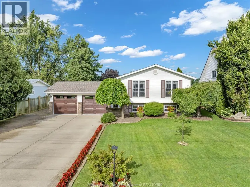 Detached at 214 PRINCE ALBERT STREET North, Kingsville