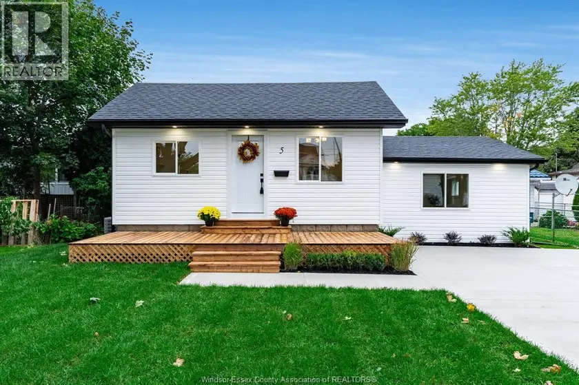 Detached at 5 Howard STREET, Leamington