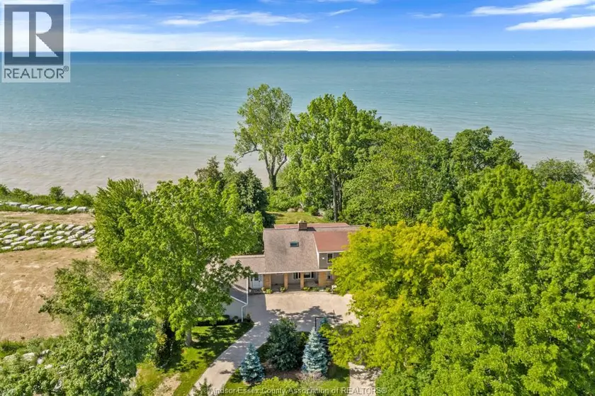 Detached at 388 SEACLIFF DRIVE West, Leamington