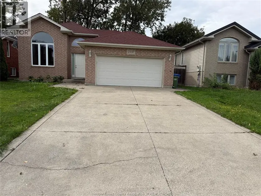 Detached at 2337 ASKIN, Windsor