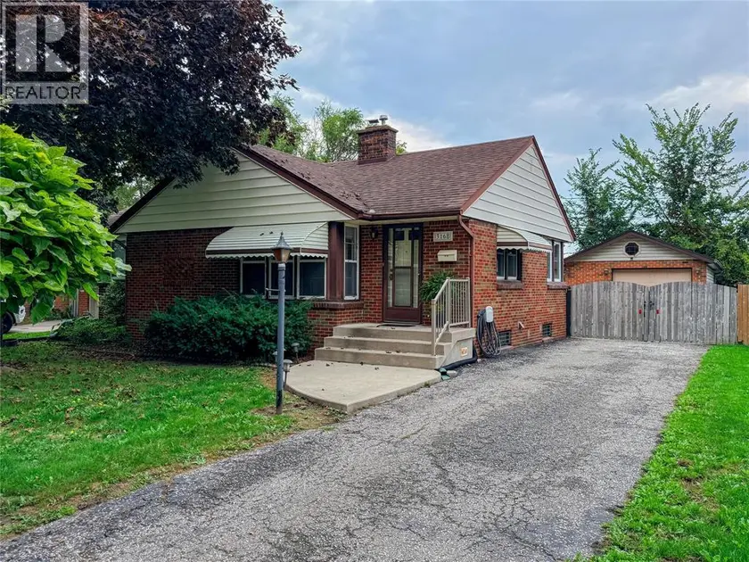 Detached at 3168 CHURCH, Windsor