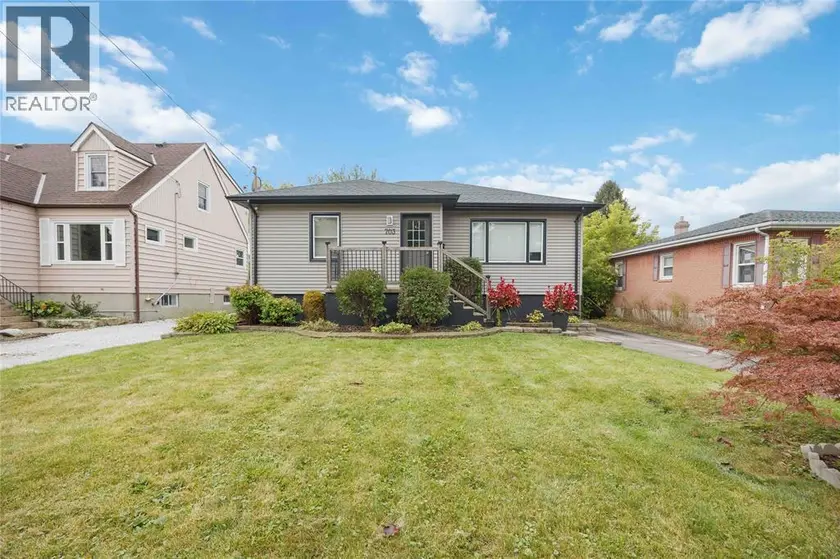 Detached at 703 WILLIAM AVENUE, Sarnia