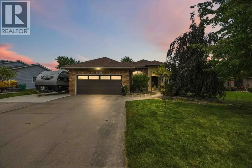Detached at 4303 Garden CRESCENT, Petrolia