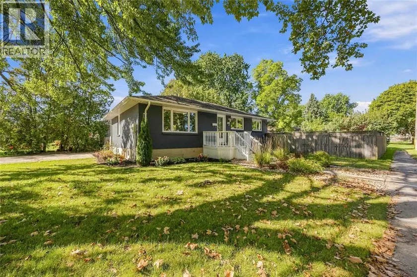 Detached at 957 KENSINGTON BOULEVARD, Sarnia